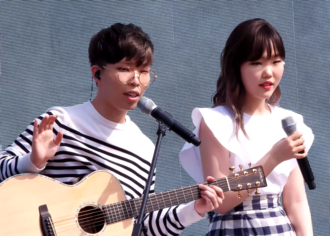 AKMU