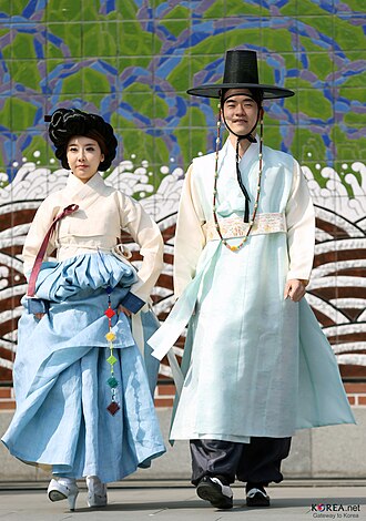 hanbok (한복)