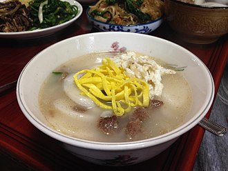 tteokguk (떡국)